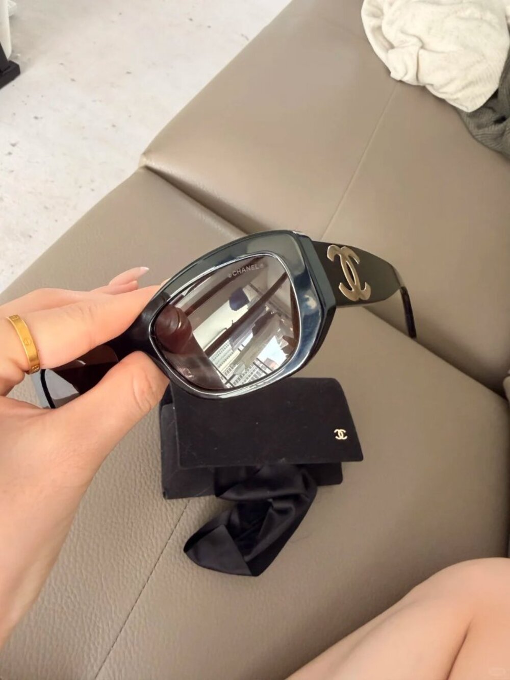 CHANEL CH5493 Black Sunglasses Gold CC Logo New Authentic - Picture 6 of 10